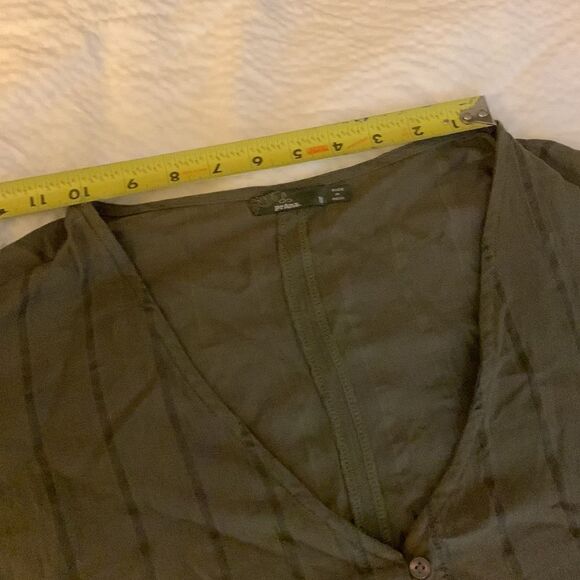 PRANA, medium, button down, crop, tie front, great condition - Picture 8 of 11